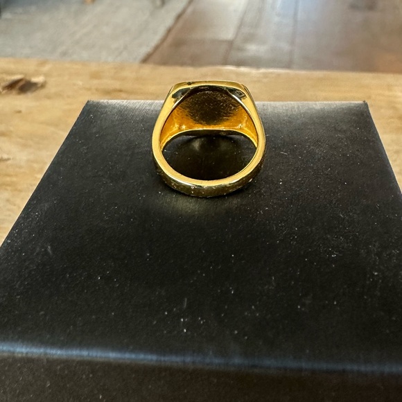 Pinky Signet ring. Lowercase initial R. - Picture 4 of 4